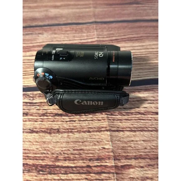 Canon VIXIA HF11 Camcorder with Battery TESTED WORKING